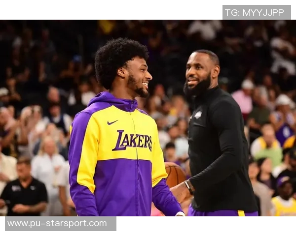 阿里纳斯谈布朗尼母亲与队友约会引发的调侃是否有更深层含义